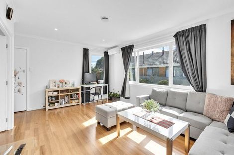 Photo of property in 136 Avonhead Road, Avonhead, Christchurch, 8042