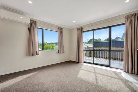 Photo of property in 7 Flaunty Place, West Harbour, Auckland, 0618