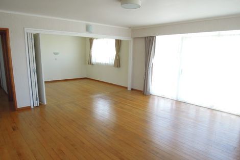 Photo of property in 3/2 Scarboro Terrace, Murrays Bay, Auckland, 0630