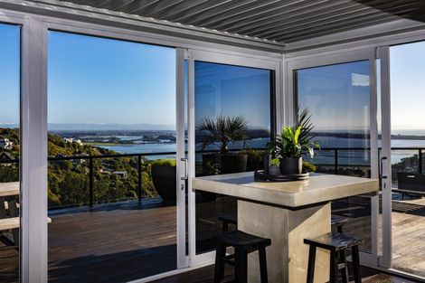 Photo of property in 15 Omeo Crescent, Redcliffs, Christchurch, 8081