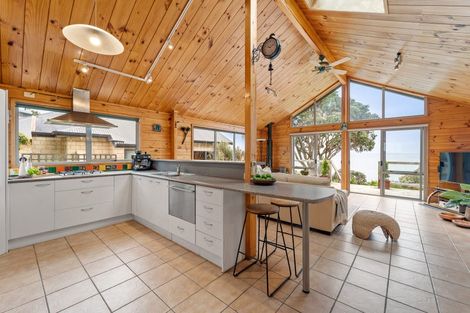 Photo of property in 38 Pacific Parade, Army Bay, Whangaparaoa, 0930