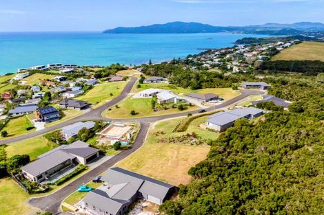 Photo of property in 14 Sunrise Place, Cable Bay, 0420