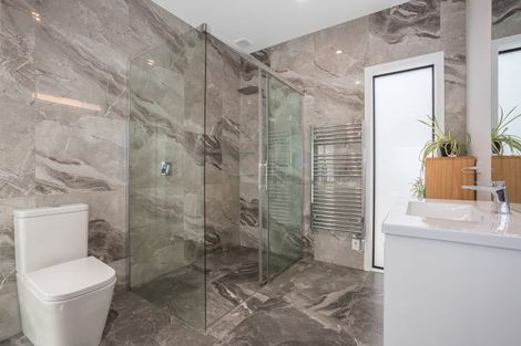 Photo of property in 55 Queen Charlotte Drive, Aotea, Porirua, 5024