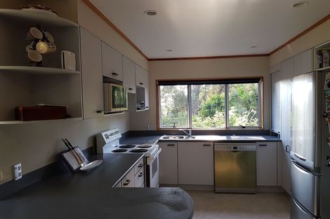 Photo of property in 2/10 Ondine Place, Glenfield, Auckland, 0629