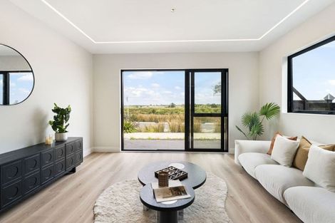 Photo of property in 51 Emerald Avenue, Rosehill, Papakura, 2113