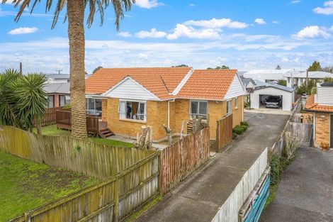 Photo of property in 60a Waimumu Road, Massey, Auckland, 0614
