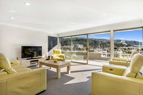 Photo of property in 39 Waikawa Road, Picton, 7220