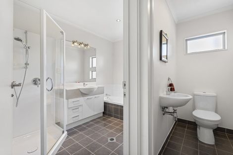 Photo of property in 60 Chesterfield Way, Orewa, 0931