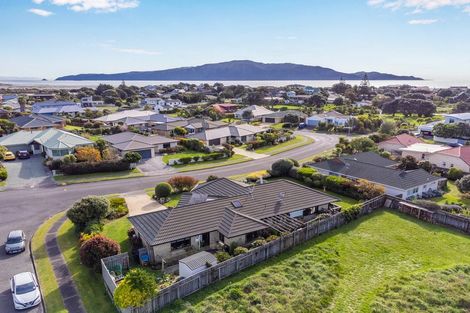 Photo of property in 11 Barrett Drive, Waikanae Beach, Waikanae, 5036