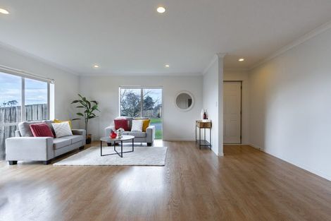 Photo of property in 21 Mili Way, Ranui, Auckland, 0612