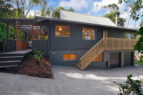Photo of property in 32 Rosecamp Road, Beach Haven, Auckland, 0626