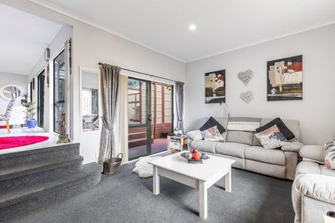 Photo of property in 52 Hewlett Road, Massey, Auckland, 0614