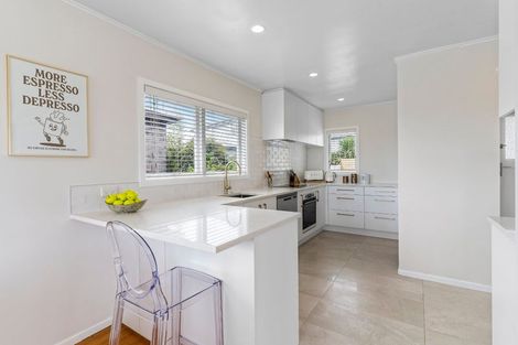 Photo of property in 3 Mayall Avenue, Beach Haven, Auckland, 0626