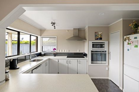 Photo of property in 2 Warwick Avenue, St Andrews, Hamilton, 3200