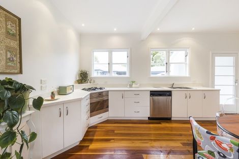 Photo of property in 532 Featherston Street, Roslyn, Palmerston North, 4414