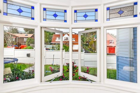 Photo of property in 1/2 Merwood Lane, Devonport, Auckland, 0624