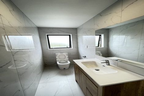 Photo of property in 14d Clairville Crescent, Wai O Taiki Bay, Auckland, 1072