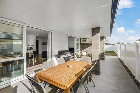 Photo of property in 18 Maturiki Drive, One Tree Point, 0118