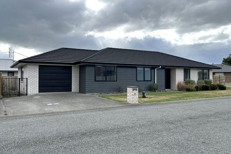 Photo of property in 2 Tarata Grove, Lansdowne, Masterton, 5810