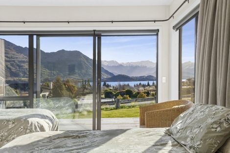 Photo of property in 21 Valley Crescent, Wanaka, 9305