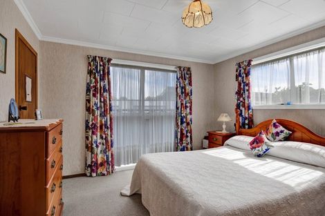 Photo of property in 16 Karaka Street, Inglewood, 4330