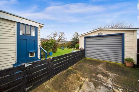 Photo of property in 10 Robbins Crescent, Hawera, 4610