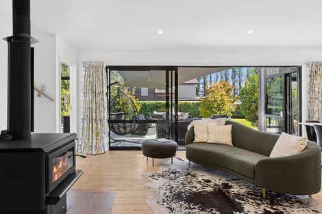 Photo of property in 5 Jessies Crescent, Wanaka, 9305