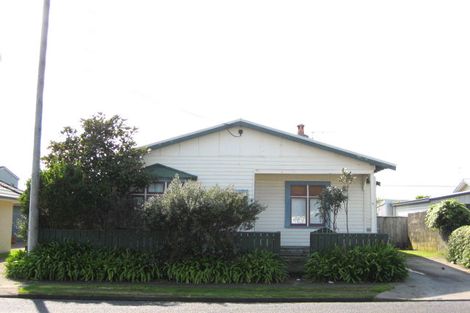Photo of property in 9 Cutfield Road, New Plymouth, 4310