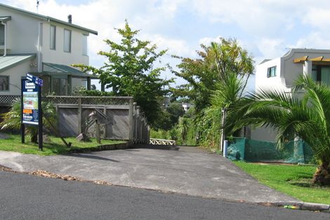 Photo of property in 2/2 Parr Terrace, Castor Bay, Auckland, 0620
