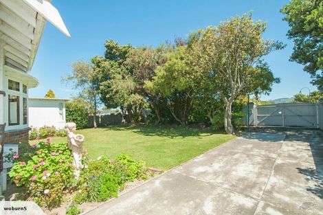 Photo of property in 24 Ludlam Crescent, Woburn, Lower Hutt, 5010