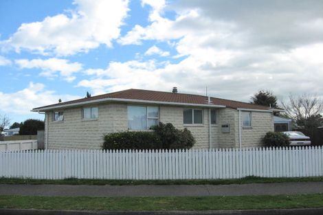 Photo of property in 5 Heather Street, Levin, 5510