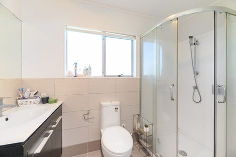 Photo of property in 2/401 East Coast Road, Mairangi Bay, Auckland, 0630
