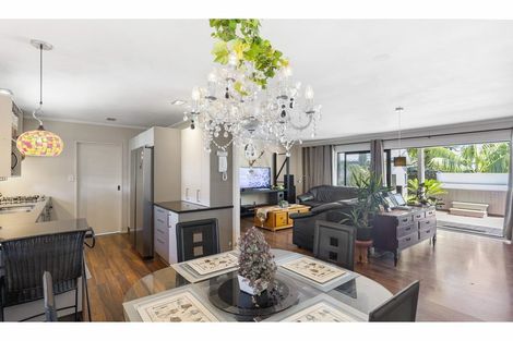 Photo of property in 2/6 Kimdale Place, Totara Heights, Auckland, 2105