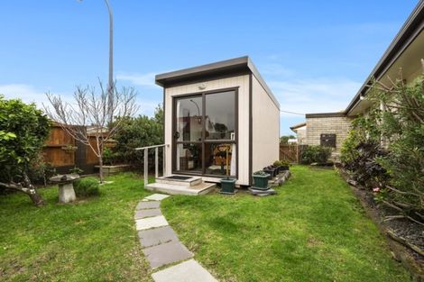 Photo of property in 2a Compton Place, Mount Maunganui, 3116