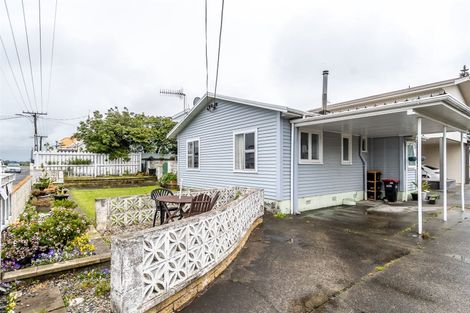 Photo of property in 1/11 Meeanee Quay, Westshore, Napier, 4110
