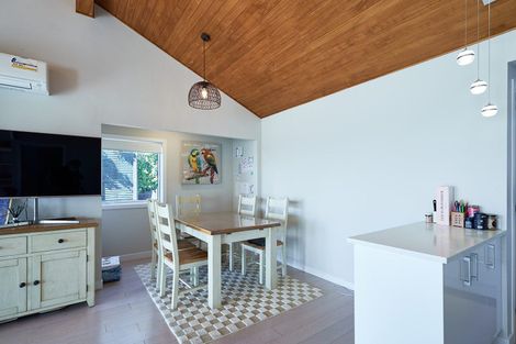 Photo of property in 68 Matipo Road, Te Atatu Peninsula, Auckland, 0610