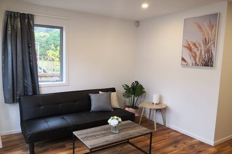 Photo of property in 3 Julia Place, Totara Vale, Auckland, 0629