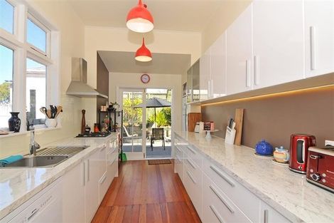 Photo of property in 35 Dorking Road, Brooklyn, Wellington, 6021