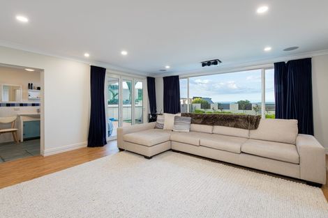 Photo of property in 375 Beach Road, Mairangi Bay, Auckland, 0630