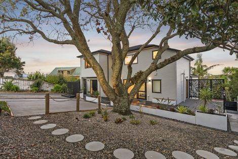 Photo of property in 1/47 Deep Creek Road, Waiake, Auckland, 0630