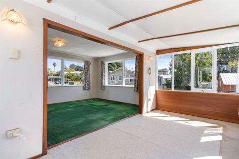 Photo of property in 86 Ennis Avenue, Pakuranga Heights, Auckland, 2010