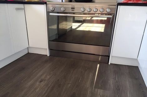 Photo of property in 2/18 Tiri View Place, Waiake, Auckland, 0630