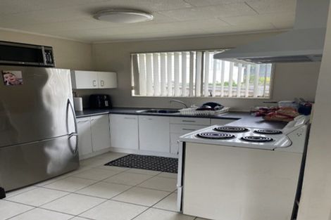 Photo of property in 52 Amberley Avenue, Te Atatu South, Auckland, 0610
