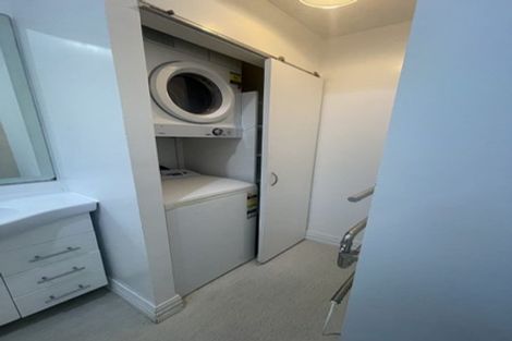 Photo of property in 152 Kelburn Parade, Kelburn, Wellington, 6012