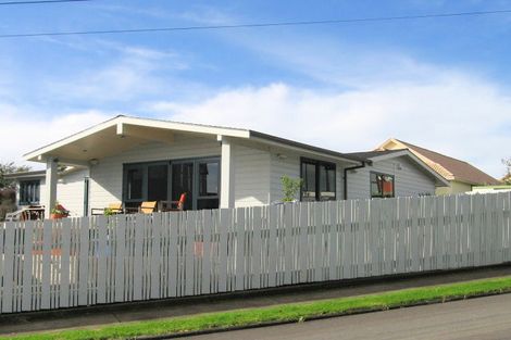 Photo of property in 4 Laings Road, Bucklands Beach, Auckland, 2012