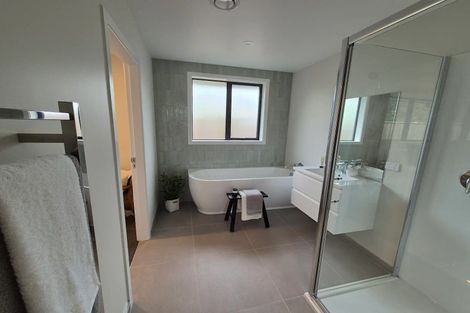 Photo of property in 2 Macrocarpa Lane, Carterton, 5713