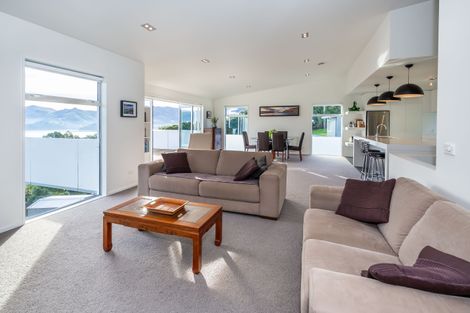 Photo of property in 10 Euan Sarginson Place, Diamond Harbour, Lyttelton, 8971