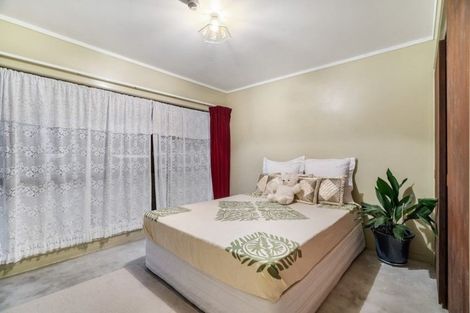 Photo of property in 4 Puketaha Road, Swanson, Auckland, 0816