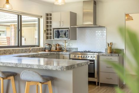 Photo of property in 22 Bluewater Place, Paraparaumu, 5032