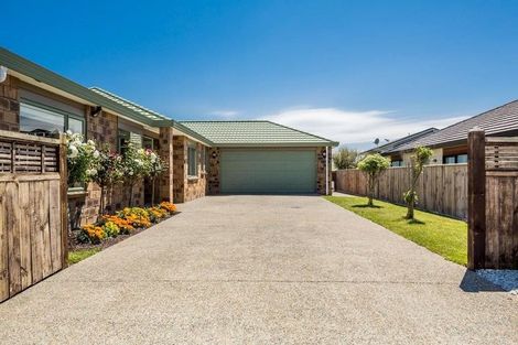 Photo of property in 37 Saint Ives Drive, Camborne, Porirua, 5026